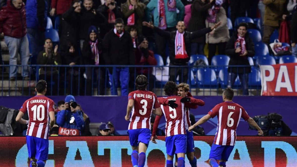 Griezmann celebrando con sus compañeros el 2-0.