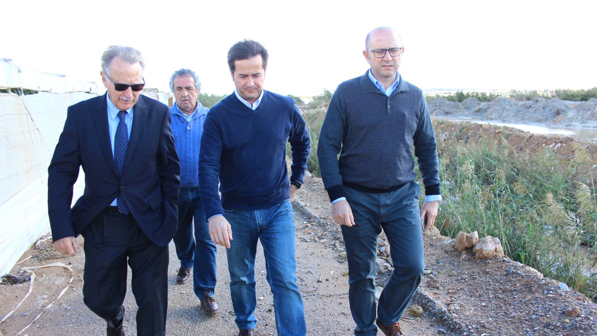 El alcalde de El Ejido, Francisco Góngora, recorriendo el 