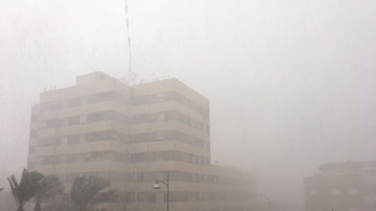 Imagen de archivo de una jornada de lluvia en Almería.