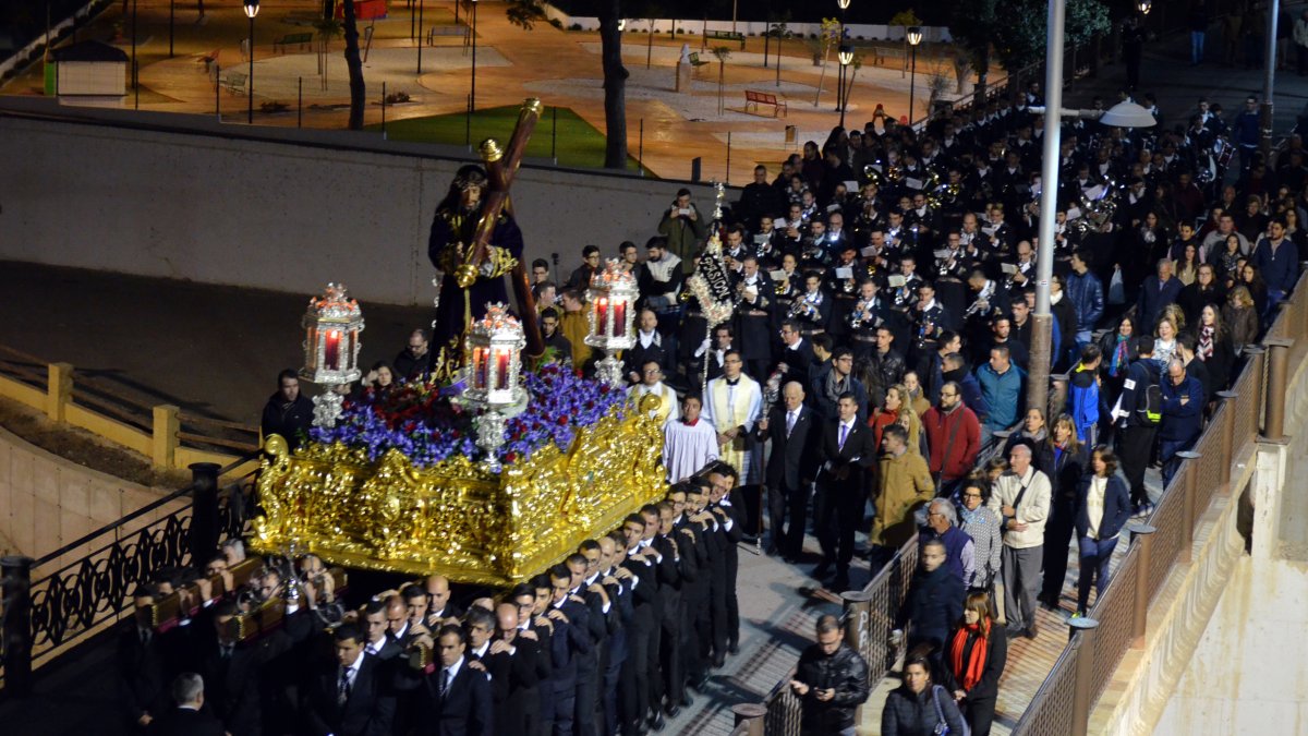 Nuestro Padre Jesús Nazareno sobre el puente / Diego Carrillo