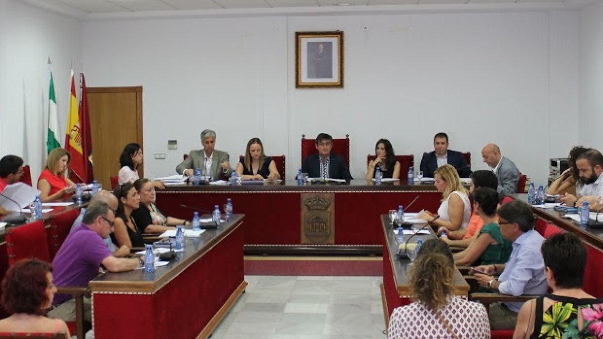 Pleno del ayuntamiento de Adra.