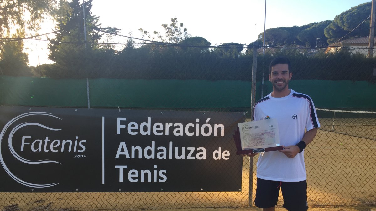 Luciendo un nuevo título autonómico.