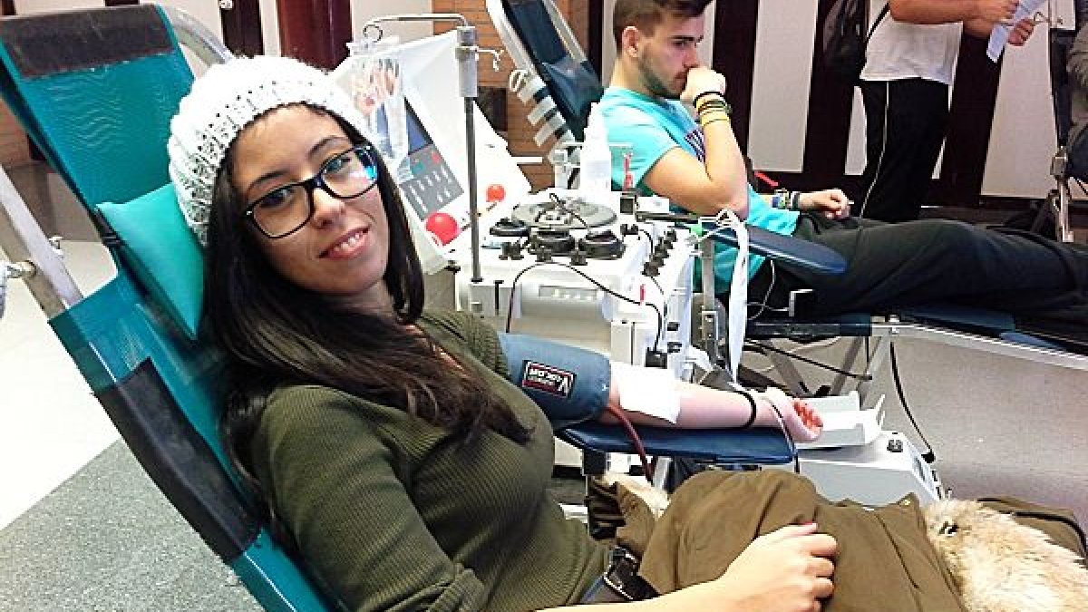 Rosario Vera ha donado plasma por vez primera en la macrocolecta de la UAL.