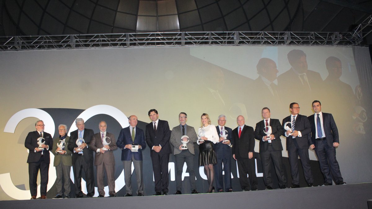 Los premiados con sus galardones anoche en Macael.