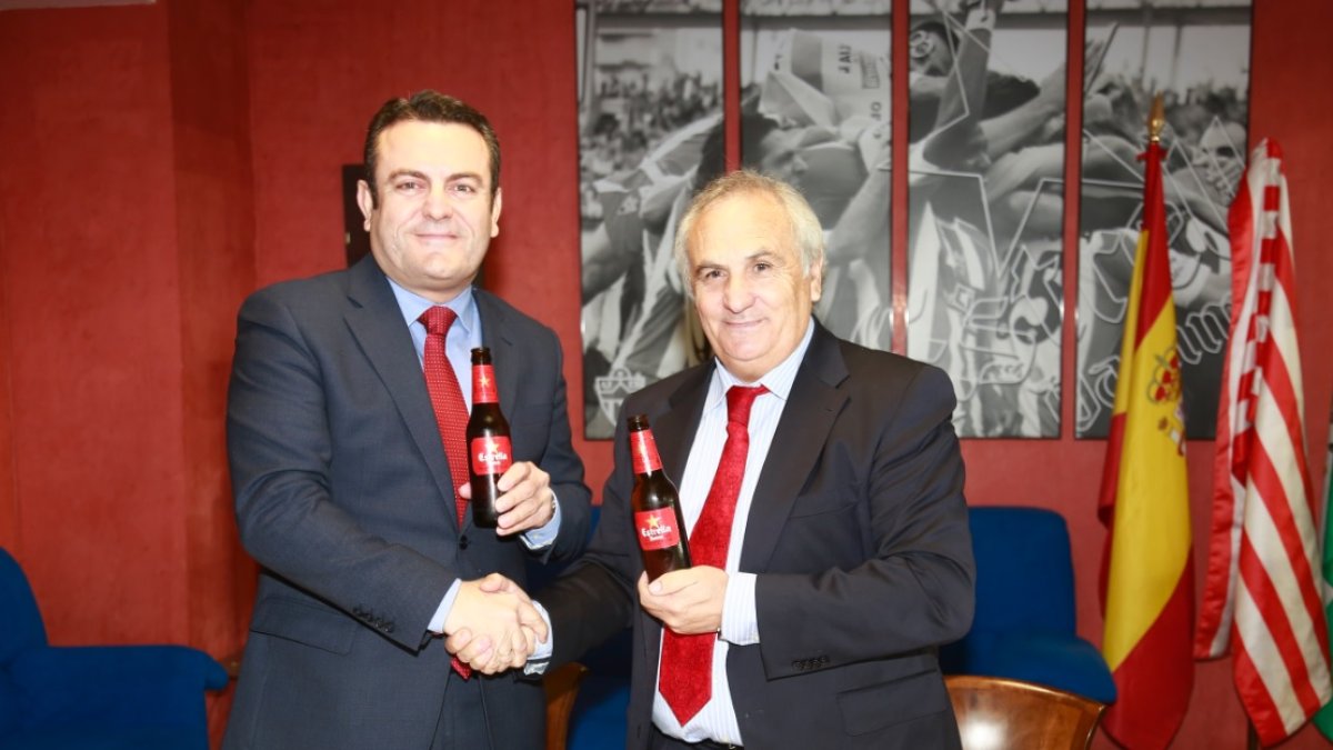 El acuerdo de la firma fue en el descanso del Almería-Elche.