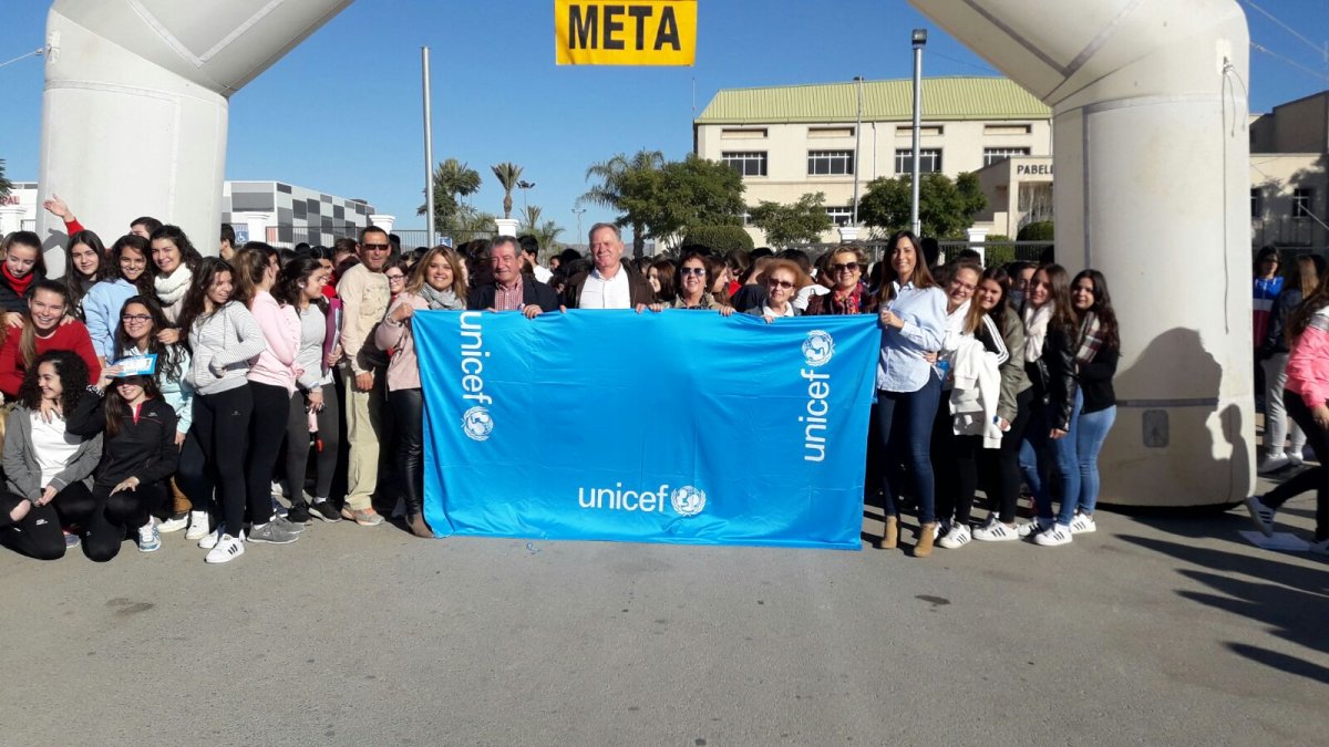 Foto de familia con algunos de los jóvenes que han participado.
