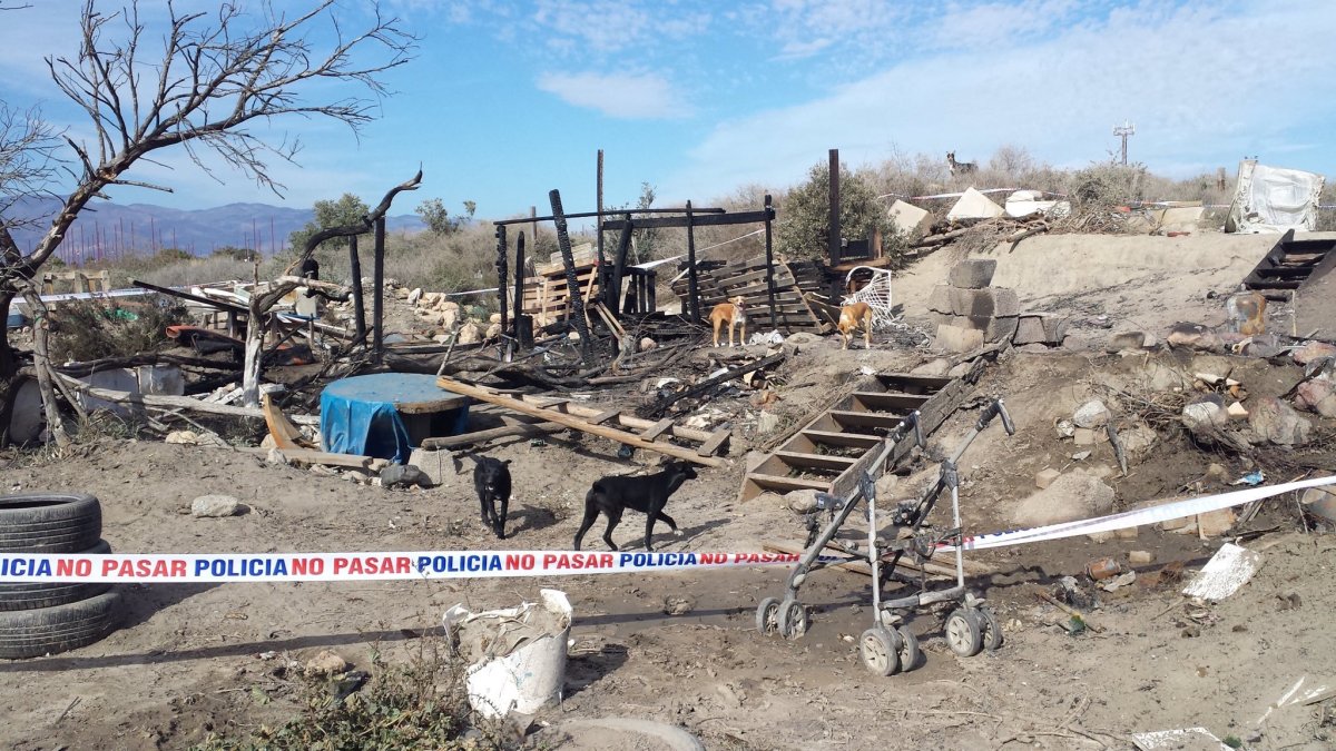 Chabola tras el incendio en la Vega de Acá (Almería)