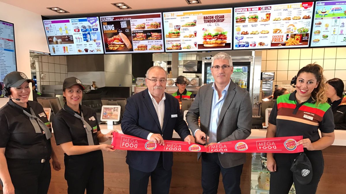 El alcalde de Huércal ha participado en el acto inaugural.