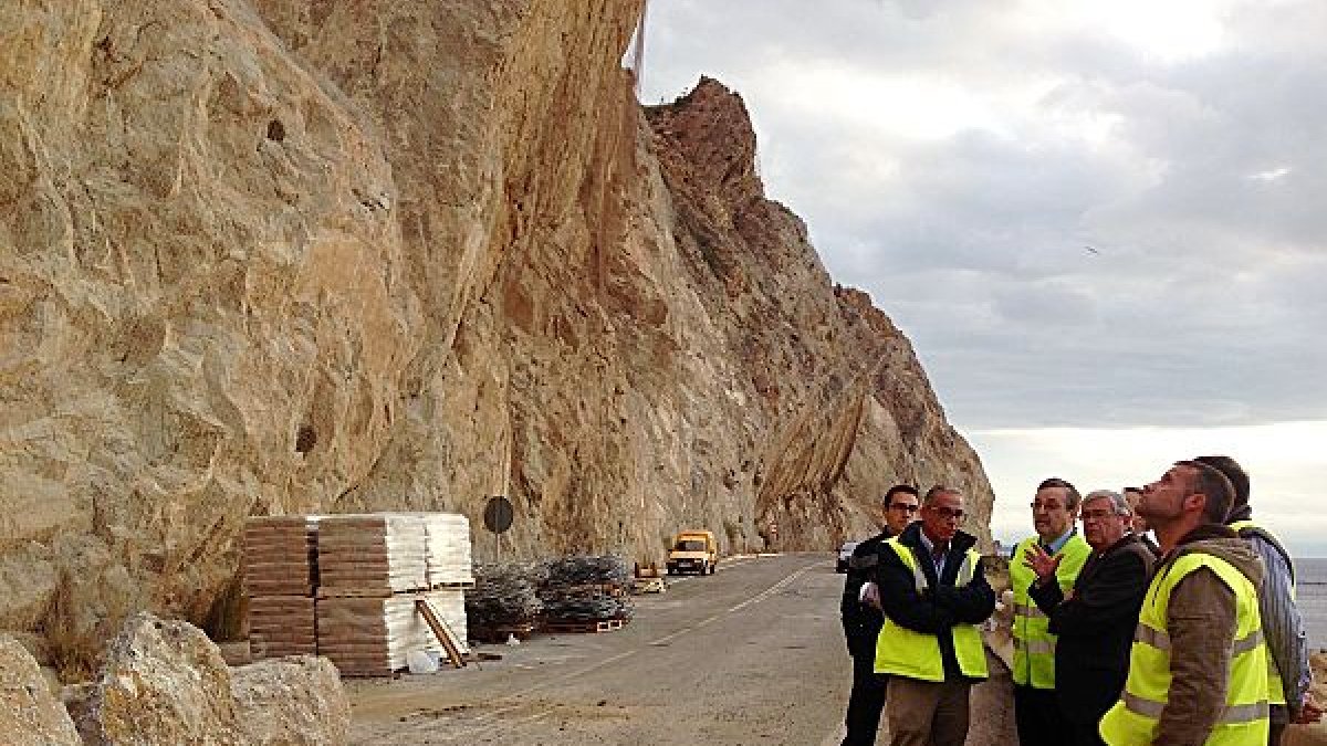 La N-340a durante las obras de reparación tras los últimos desprendimientos.