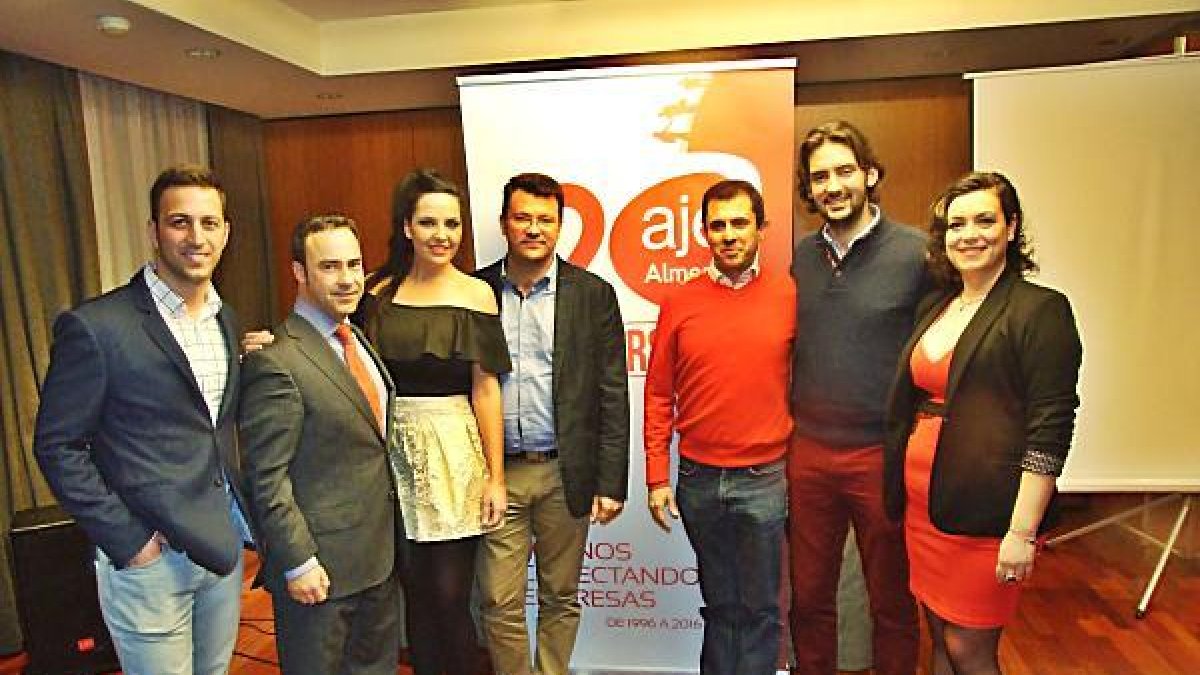 Antonio Jesús Fernández, Pedro Javier López, María Arenas, José Carricondo, Sergio Arráez, presidente de AJE; Alejandro Galindo y María Cerdá, secret