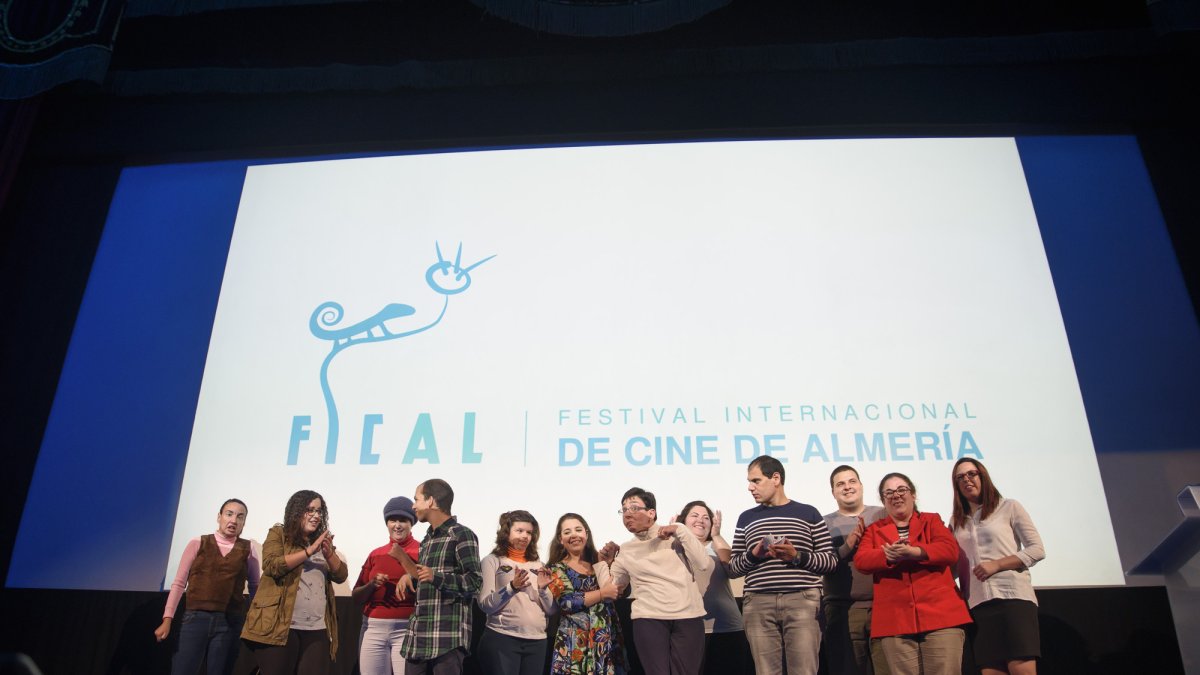 Foto de familia de los participantes en ‘Molliwood’.