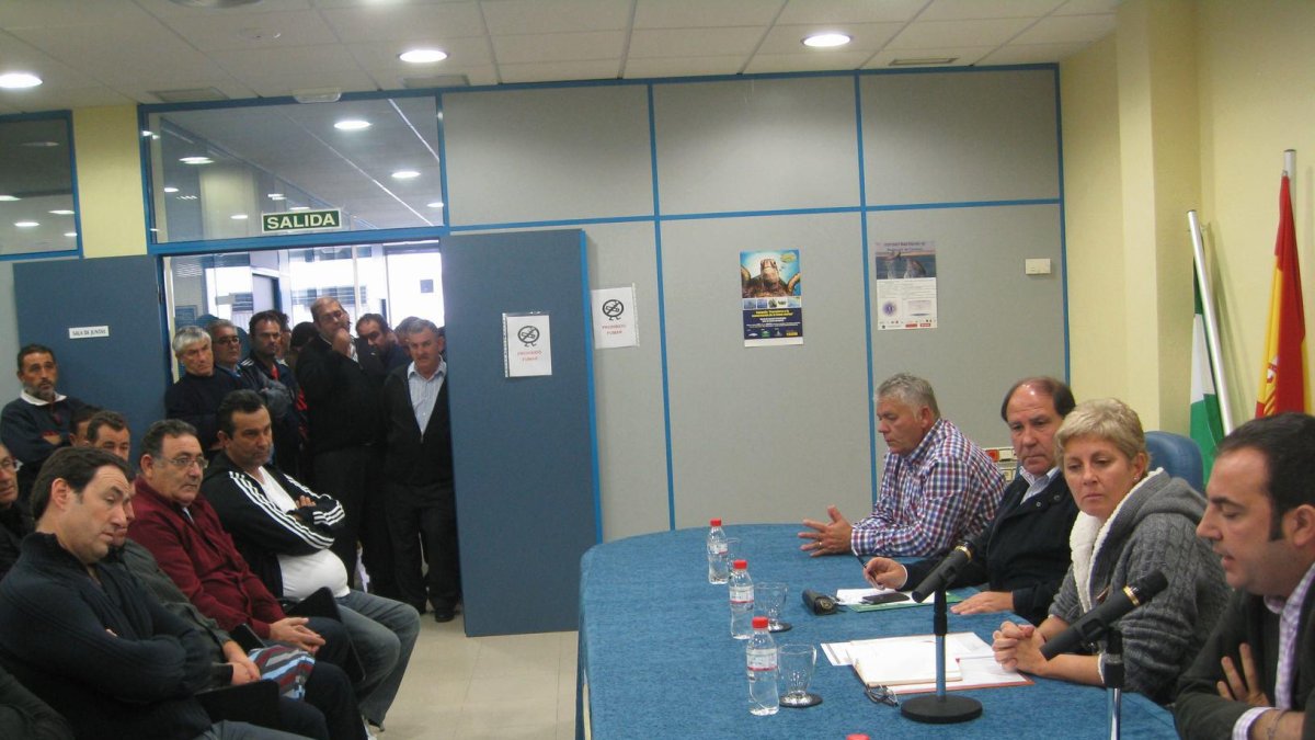 Reunión de Margarita Pérez con los pescadores de Carboneras