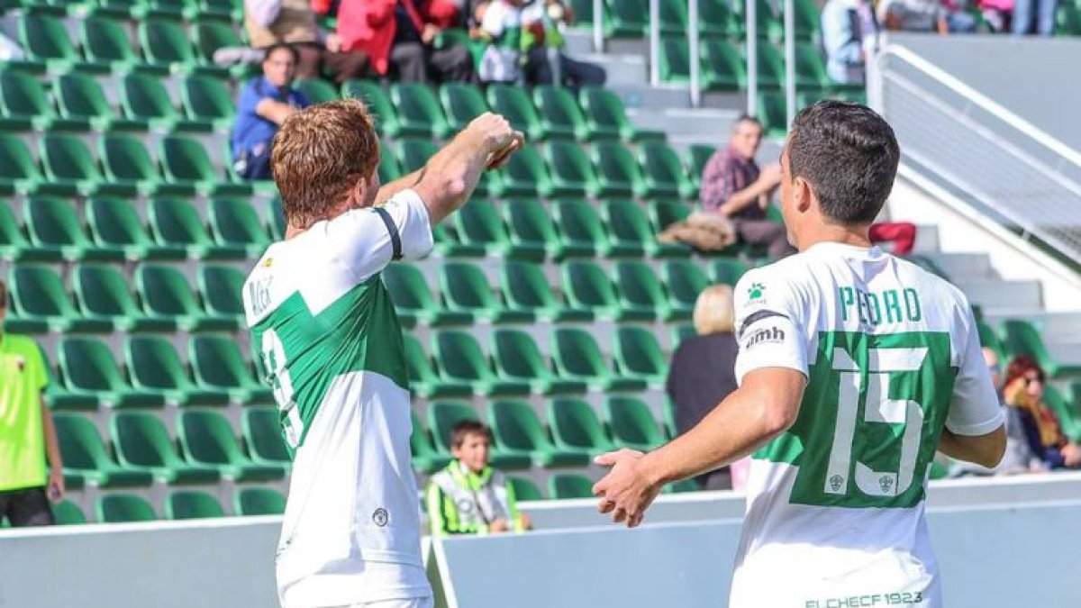 Álex celebrando uno de sus goles al Valladolid.