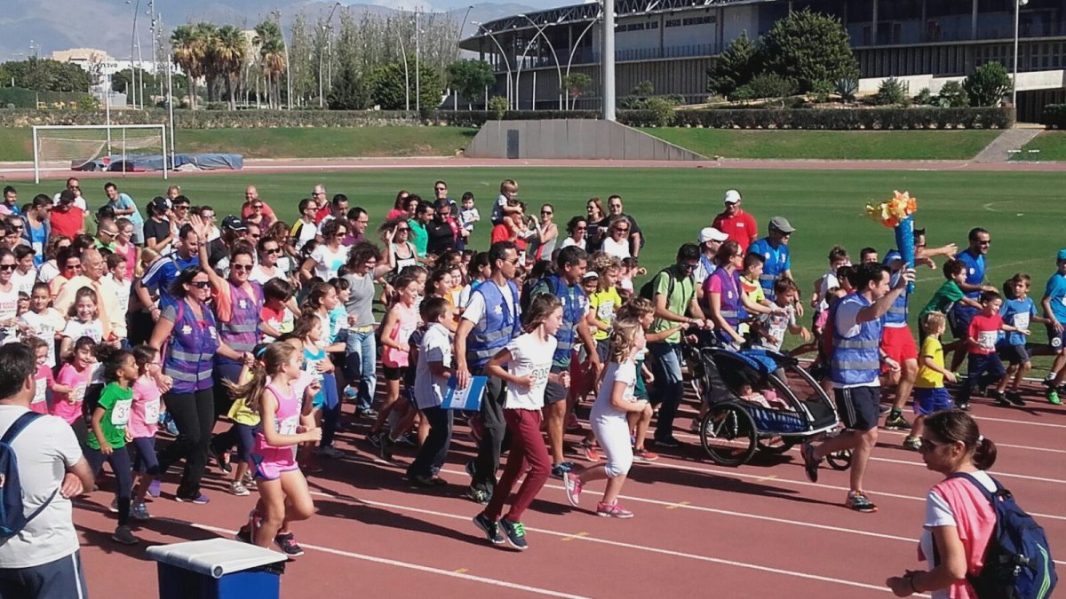 Los participantes siguen la antorcha en el Anexo.