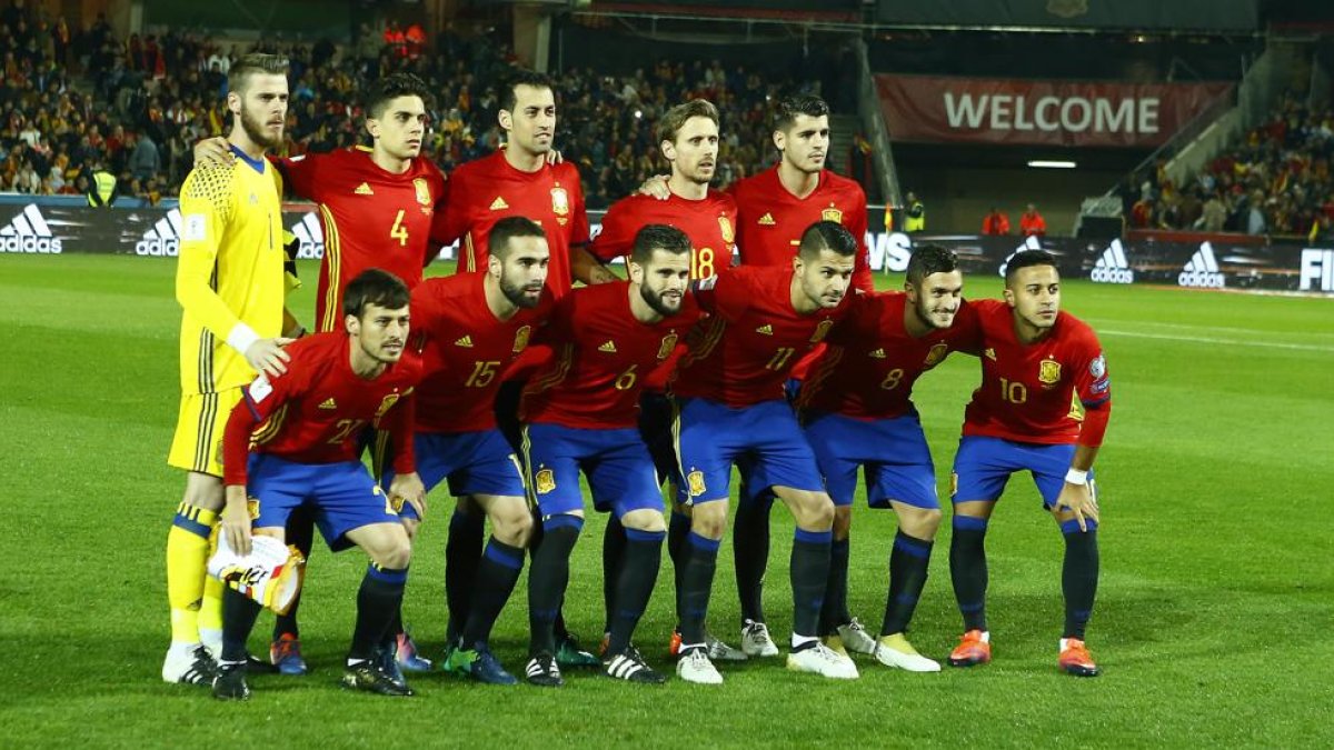 El once de España en Granada.