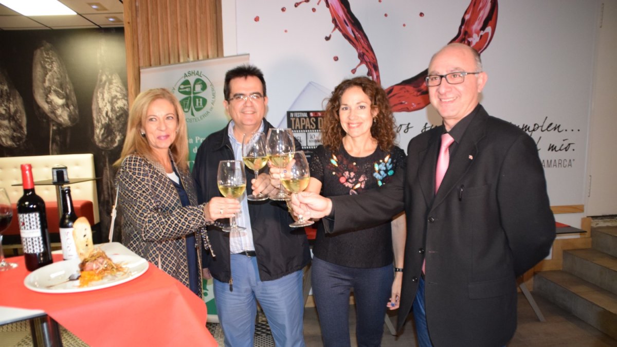 Lola de Haro, concejala de Turismo del Ayuntamiento de Almería; Antonio J. Rodríguez, diputado de Cultura; Lola Requena, gerente de Lamarca San Franc