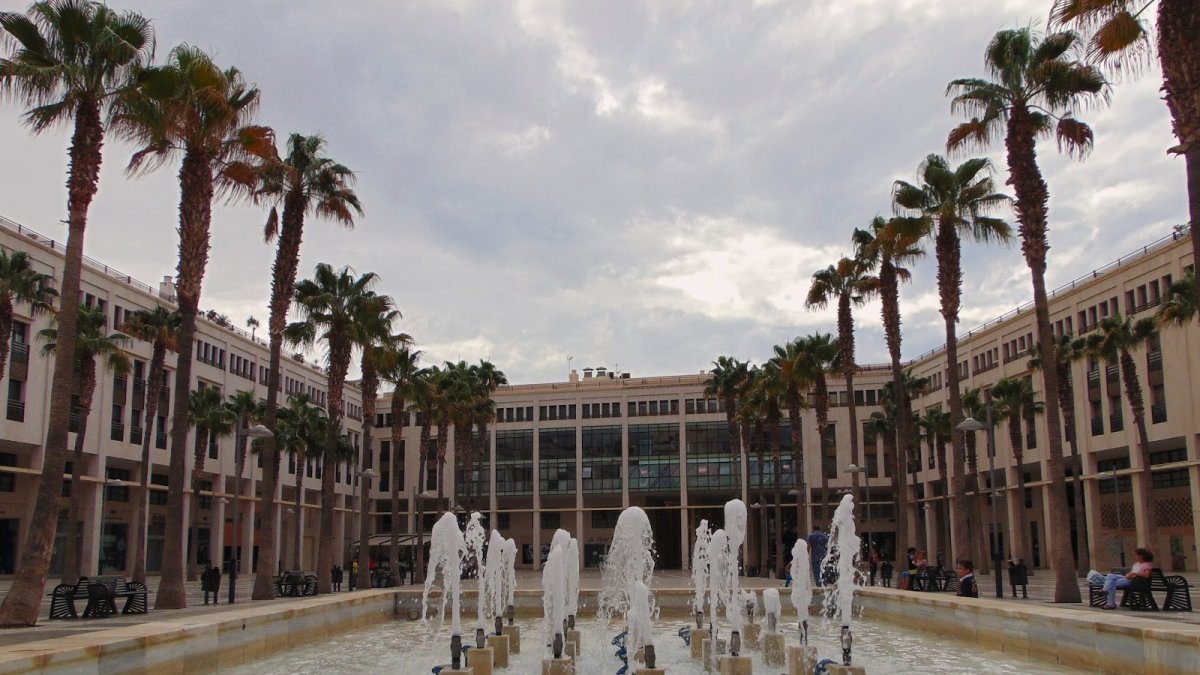 En la imagen, la Plaza Mayor con el ayuntamiento al fondo.