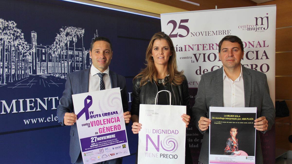 De izquierda a derecha, Diego López, director general de Clece, Delia Mira, concejala de Servicios Sociales y Marcos Muñoz, director de Protección Ci