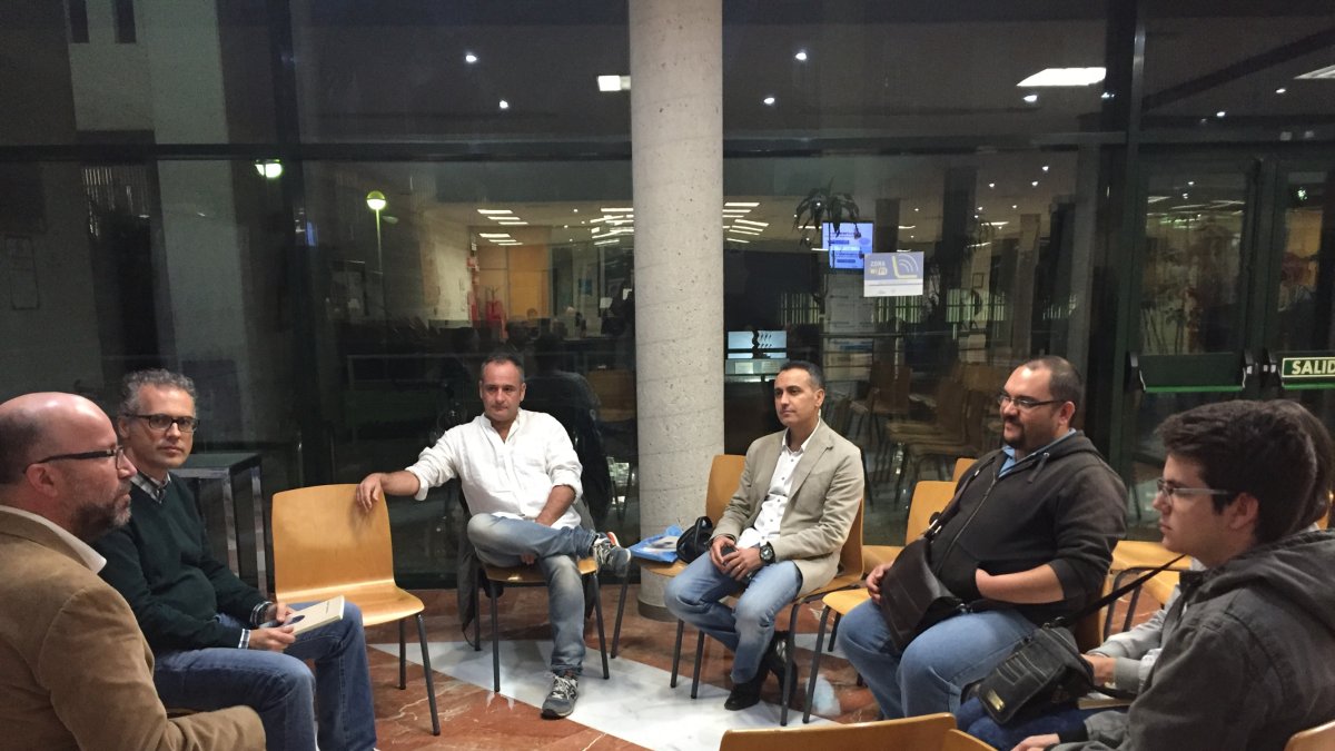 Miguel Ángel Muñoz y Fernando Martínez López, autores invitados en la segunda jornada de la feria.