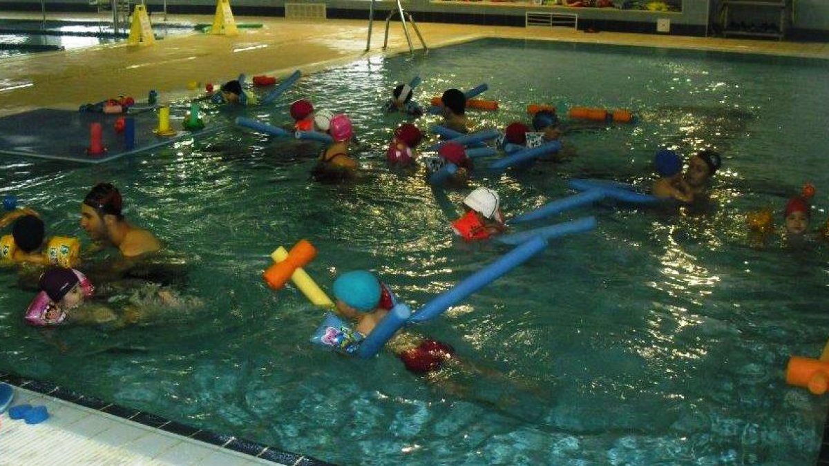 En la imagen, la piscina de Adra en una imagen de archivo.
