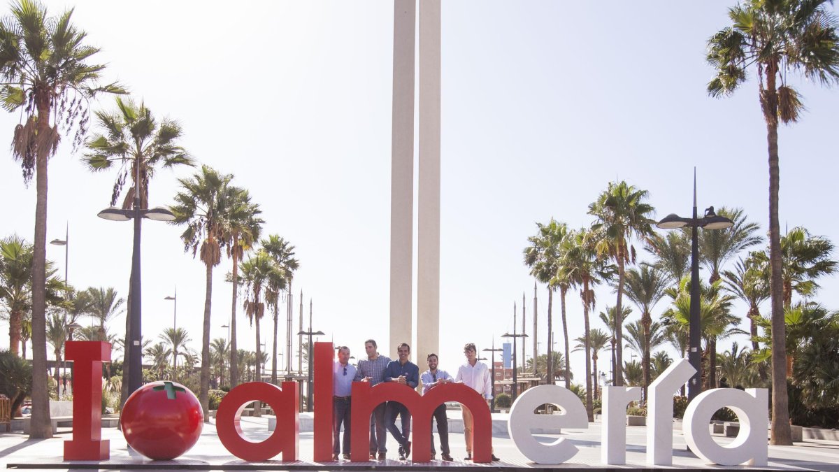 La escultura itinerante inaugurada ayer se ha convertido en la tercera de la capital que haca ‘honores’ a una de las hortalizas más populares de la l