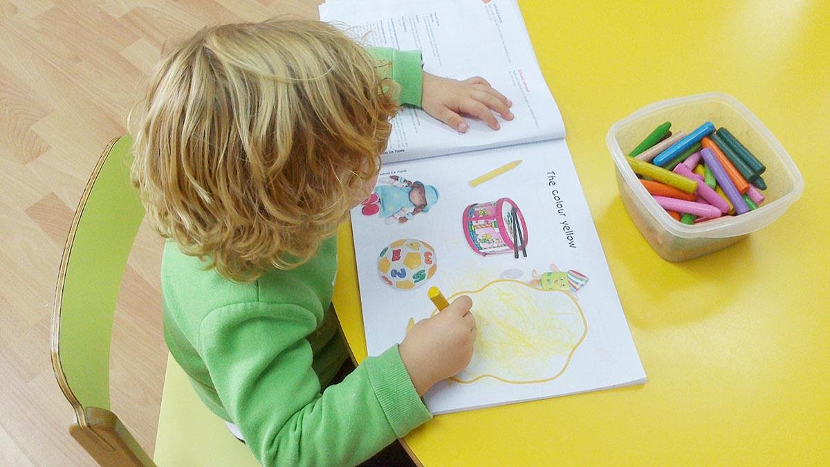 Un menor en un centro educativo.