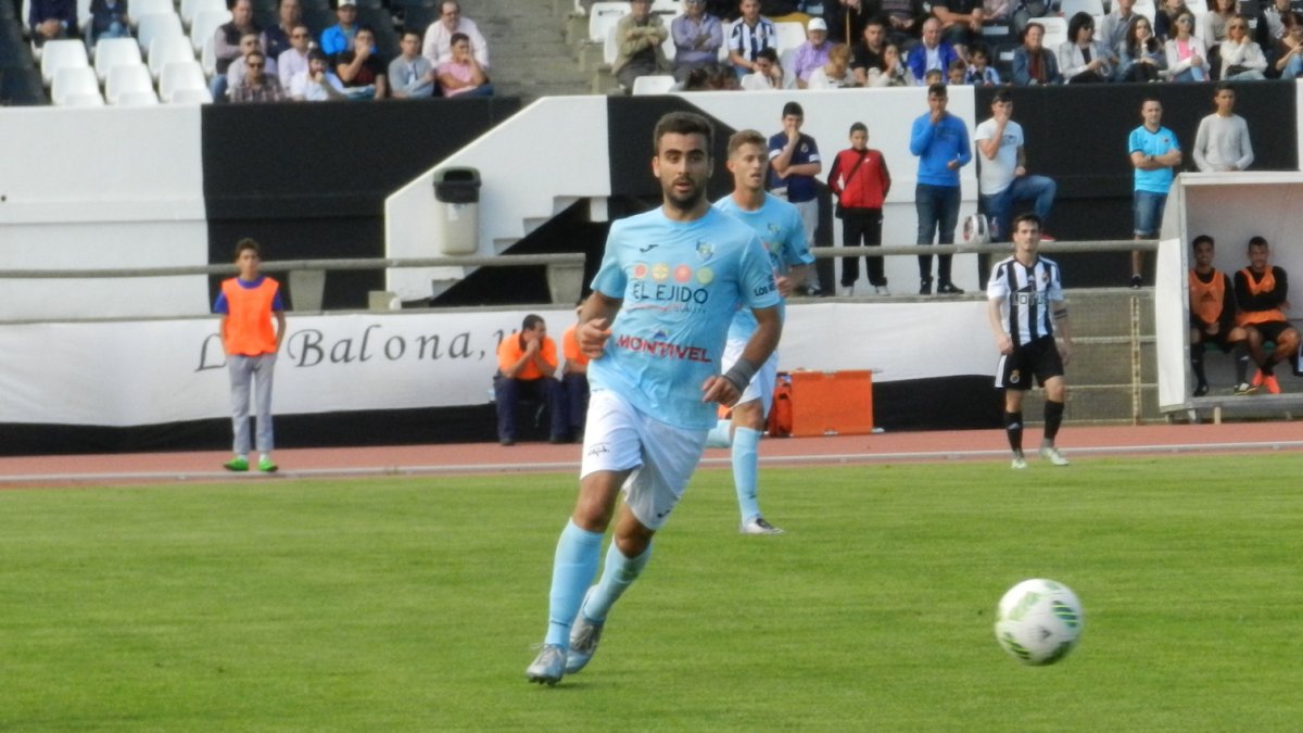 Samu Corral en el partido del CD El Ejido en La Línea.