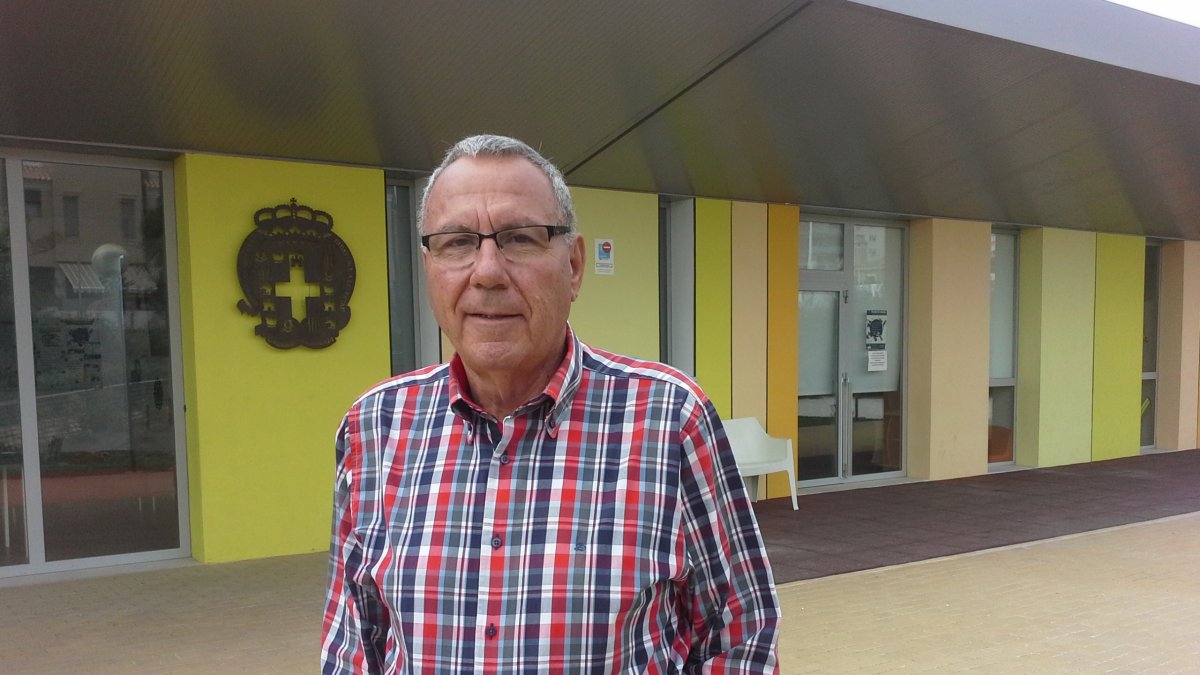 Manolo García, en el Liceo Erasmus, donde trabaja.