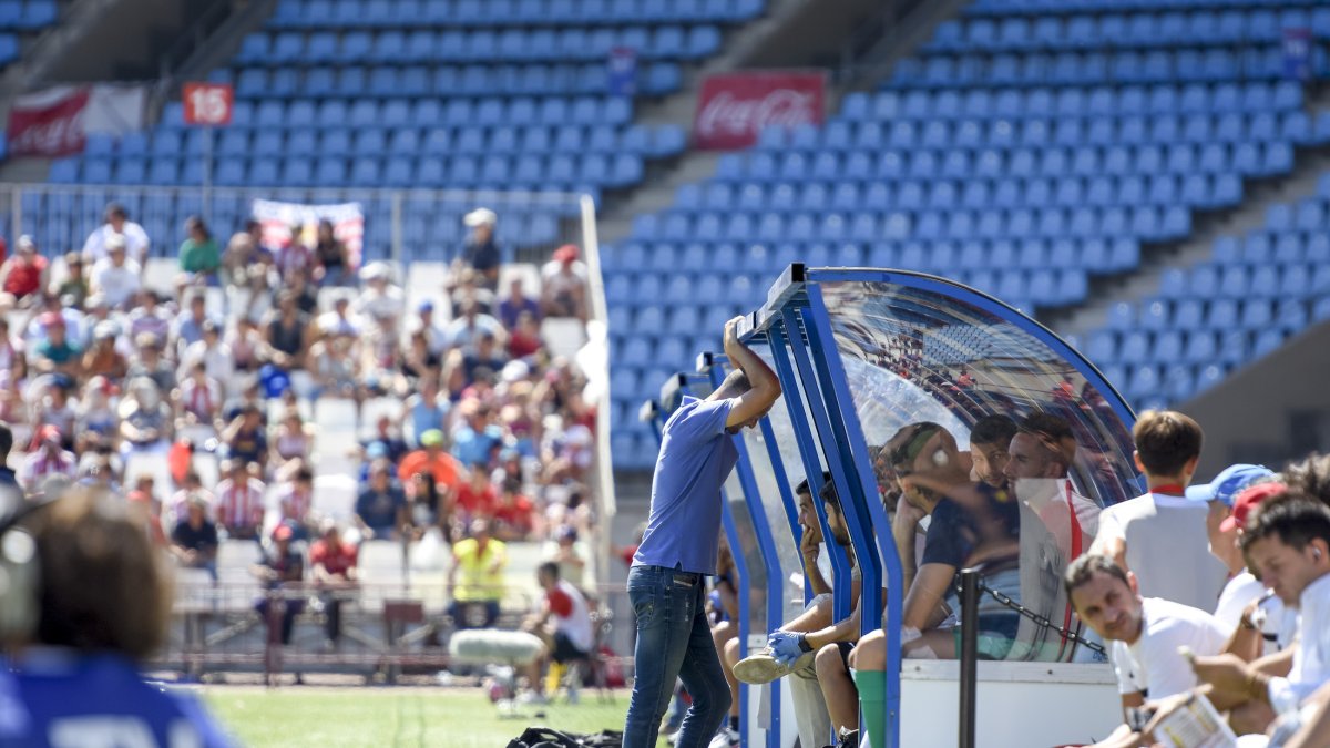 Soriano, desesperado en el banquillo.