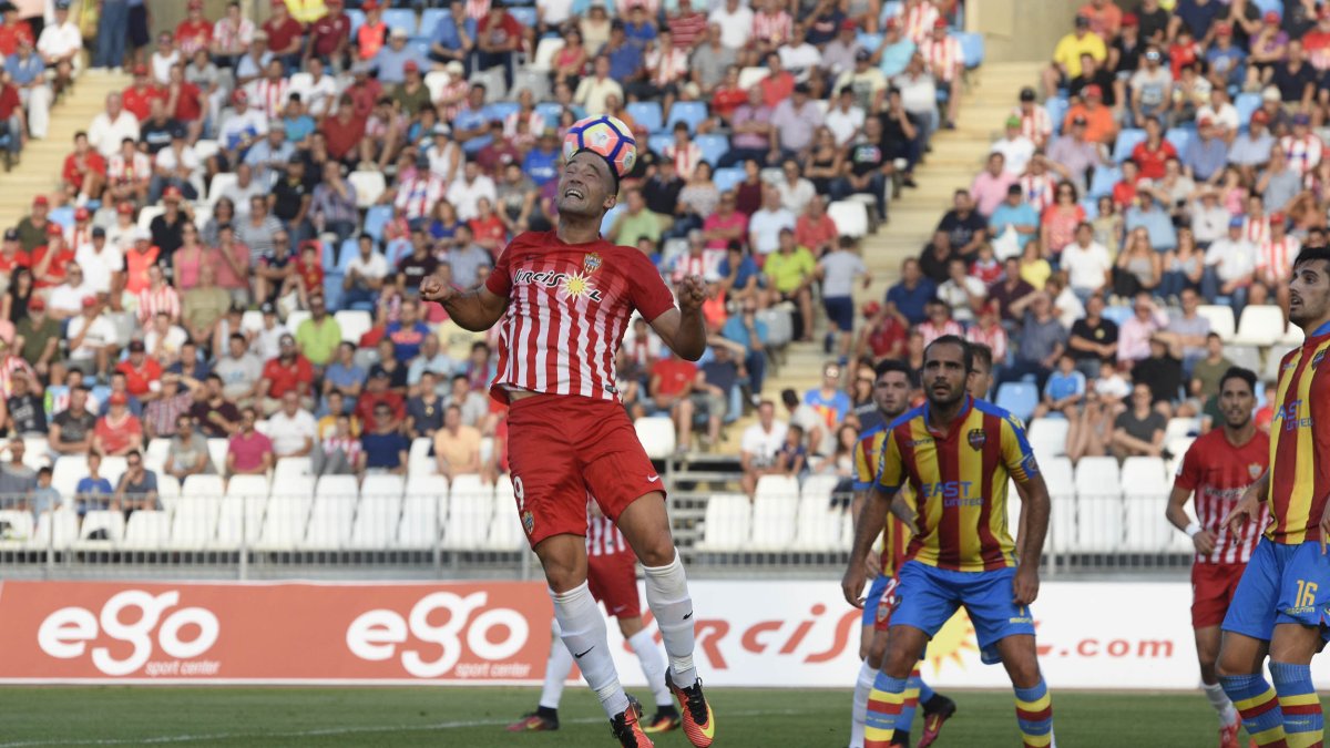 Quique en el Almería-Levante.