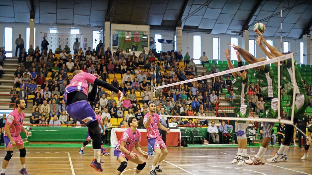 Una jugada del partido.