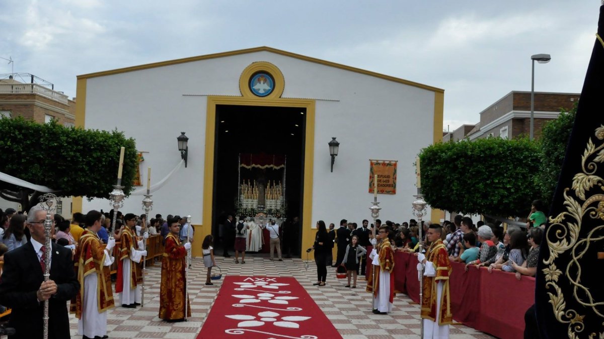 Salida de la Virgen de la Amargura, con ocasión del XXV aniversario fundacional de la Cofradía del Cristo de la Buena Muerte, de El Parador, desde su