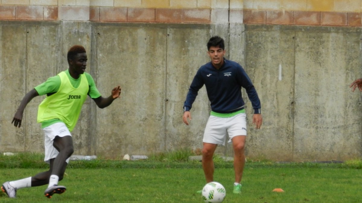 Adolfo trabajando con balón en Santo Domingo.