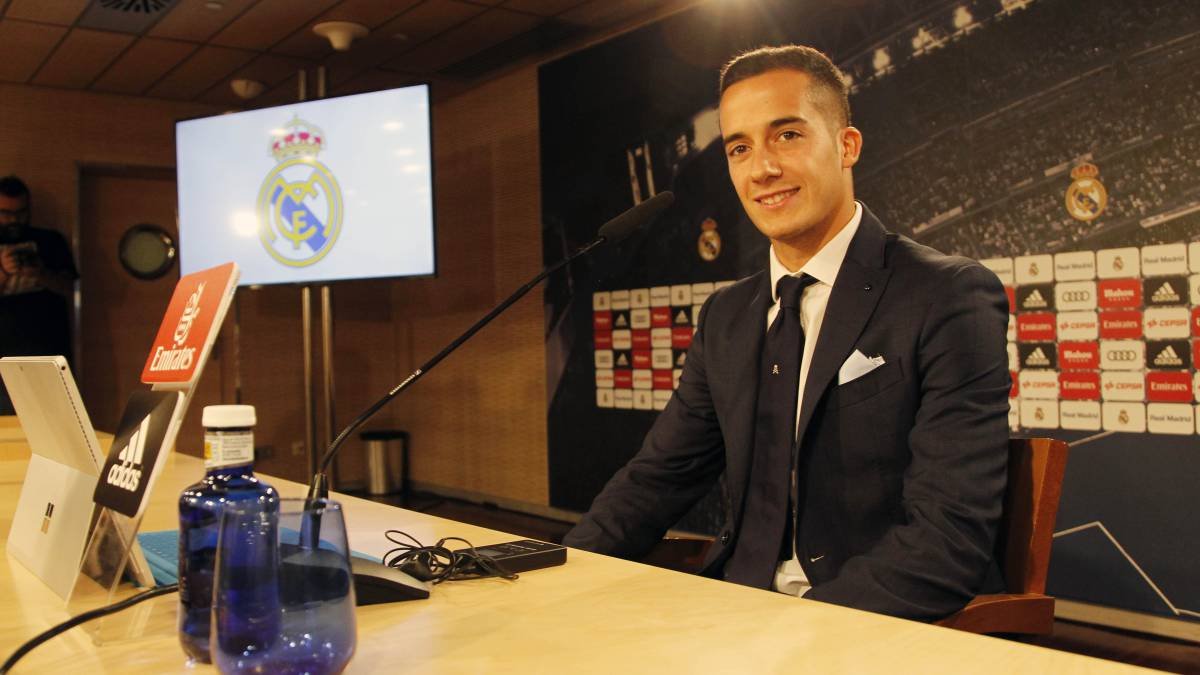 El jugador feliz tras la renovación de contrato.