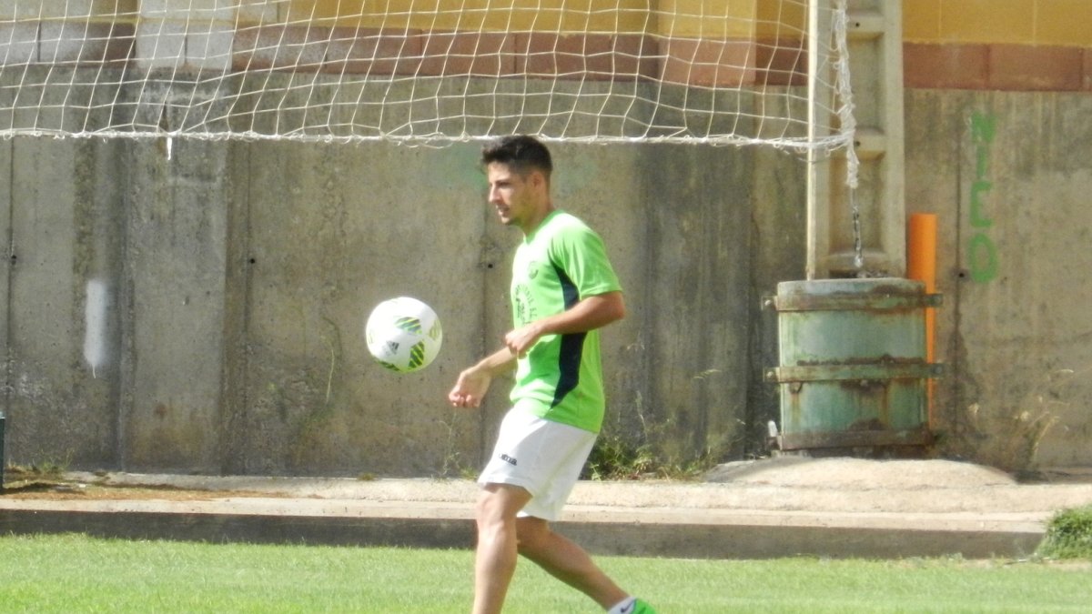 Javilillo en un entrenamiento con el CD El Ejido.