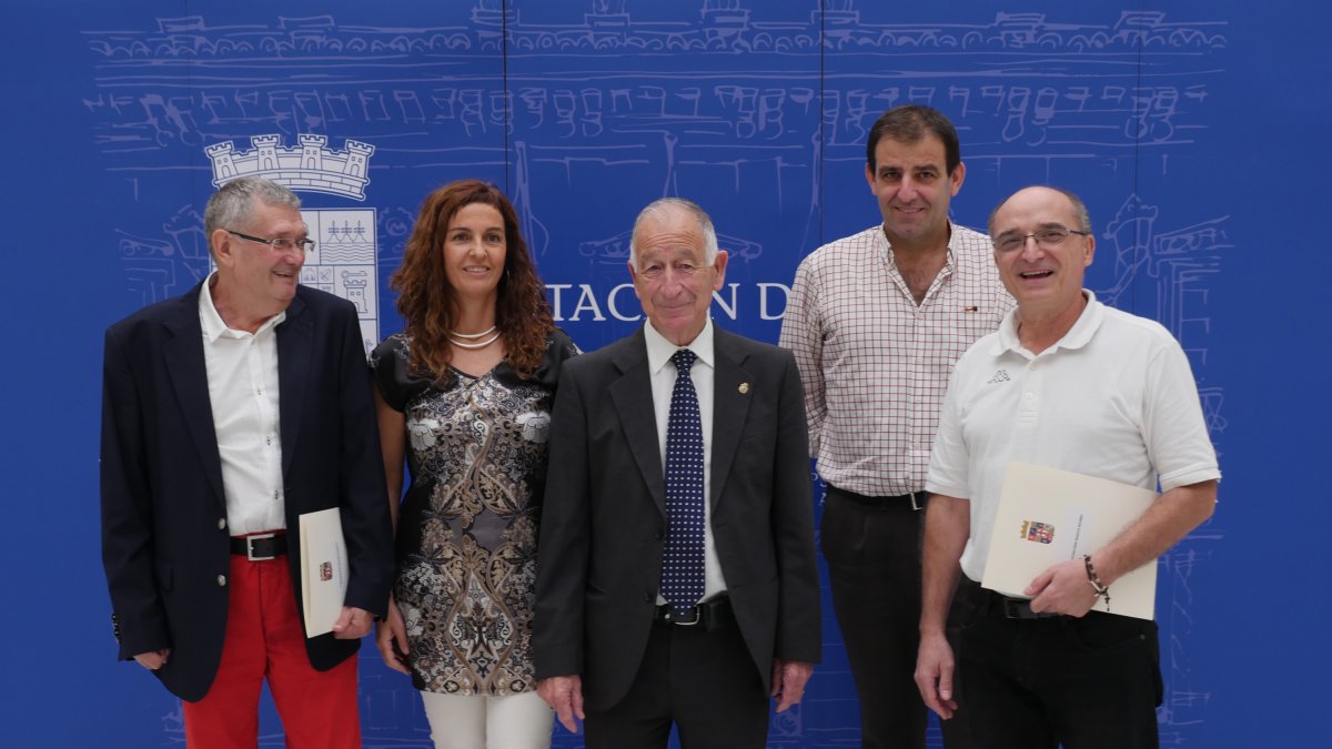 Gabriel Amat junto a las ONGs