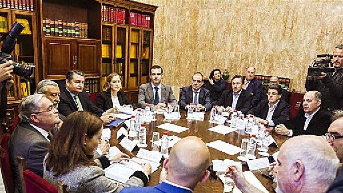 Una de las reuniones de la Mesa del Ferrocarril.
