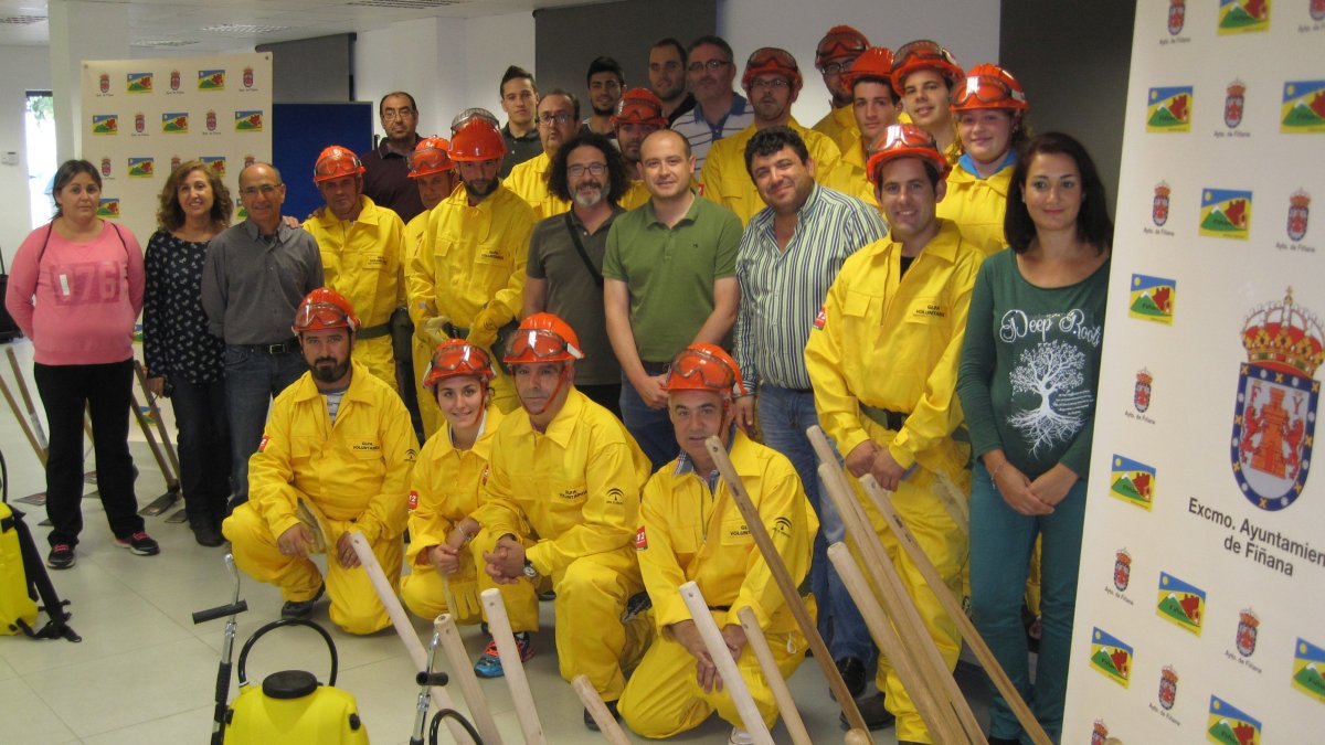 Voluntarios con el nuevo material