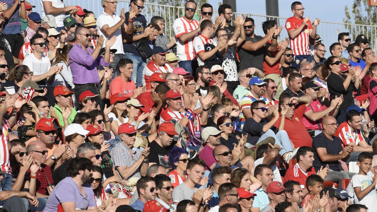 Los aficionados del Almería se merecen un equipo mejor.