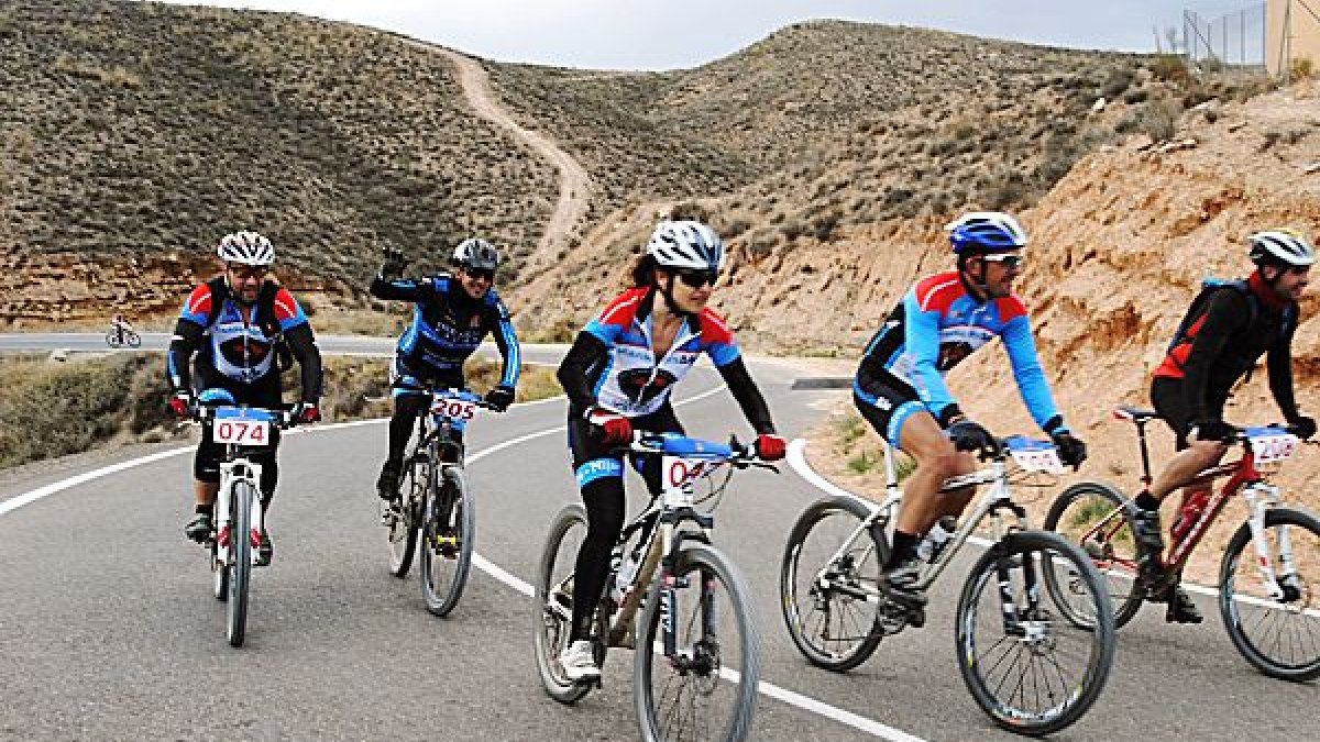 Cientos de ciclistas hacen deporte por la comarca del Bajo Andarax.