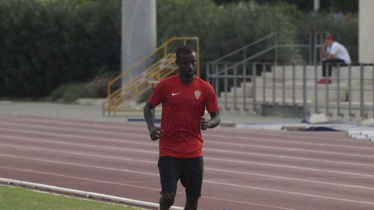 Diamanka hizo carrera continua.