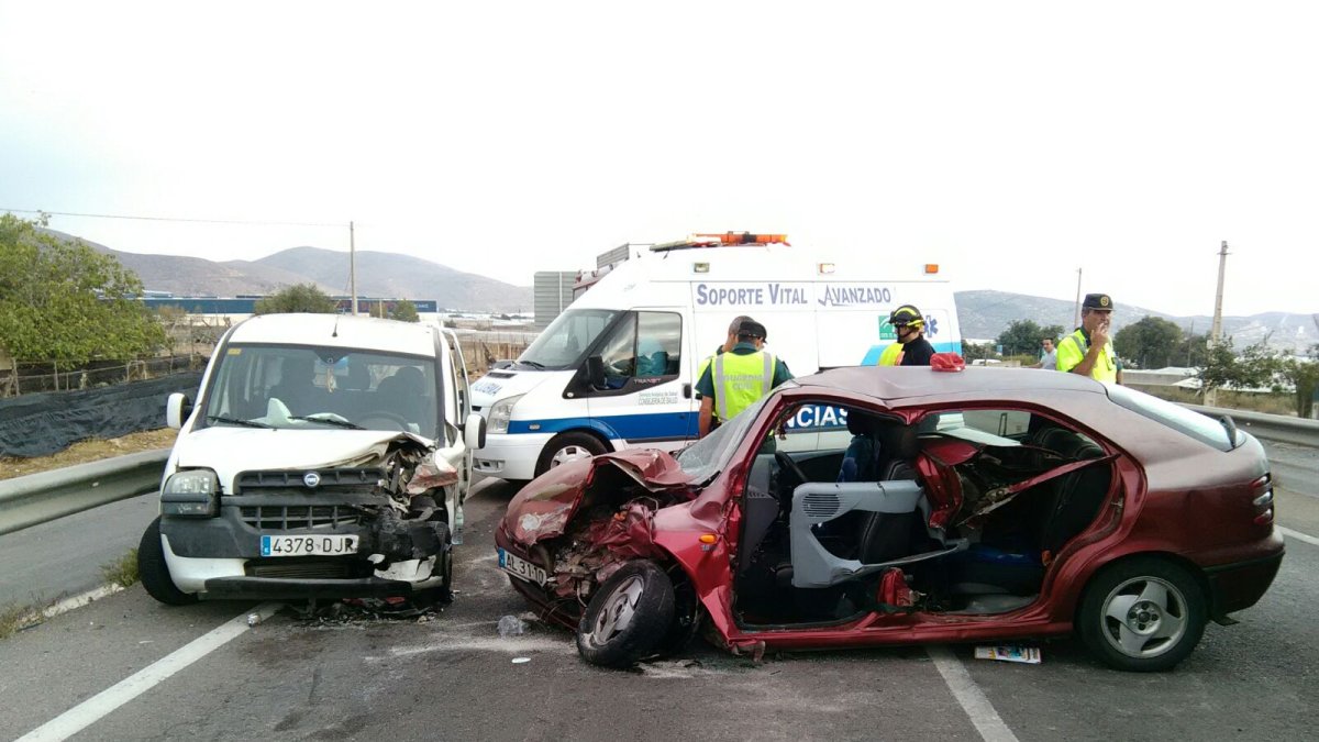 Imagen de uno de los vehículos siniestrados esta tarde