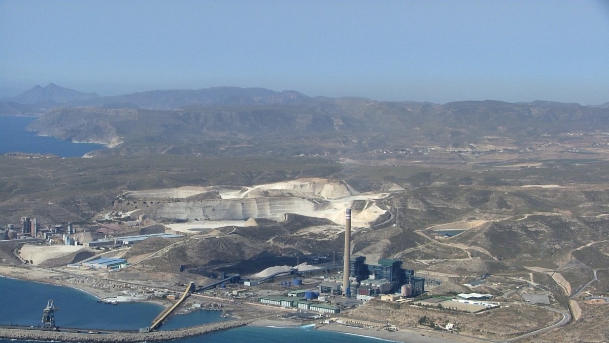 La térmica de Carboneras es propiedad de Endesa controlada por la italiana Enel.
