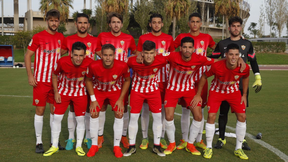 El once del Almería B ante el Huétor Tájar.