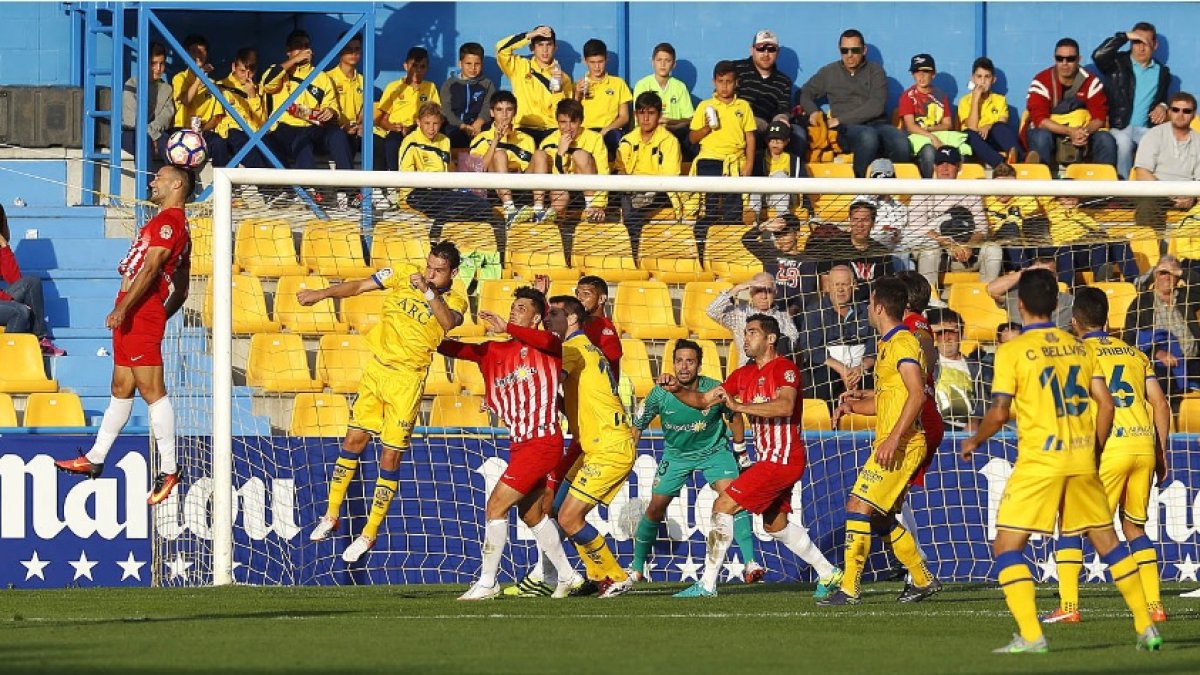 Alfonso pudo ver un equipo guerrero en Alcorcón.