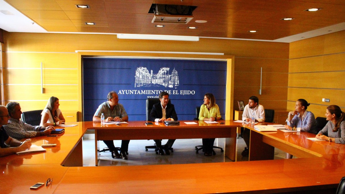 Junta de Gobierno en la que se aprobaron las ayudas para familias con menores.