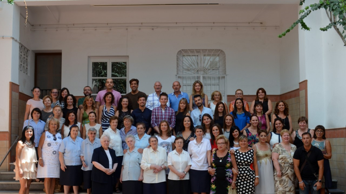Docentes que imparten clase en el colegio El Milagro con las Hijas de la Caridad, en una imagen tomada recientemente con motivo del 125 aniversario d
