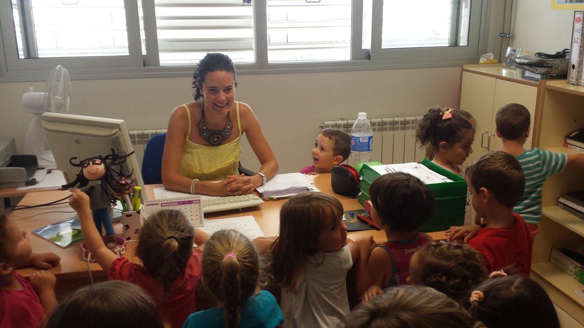 Lola Rojas, Jefa de Estudios.