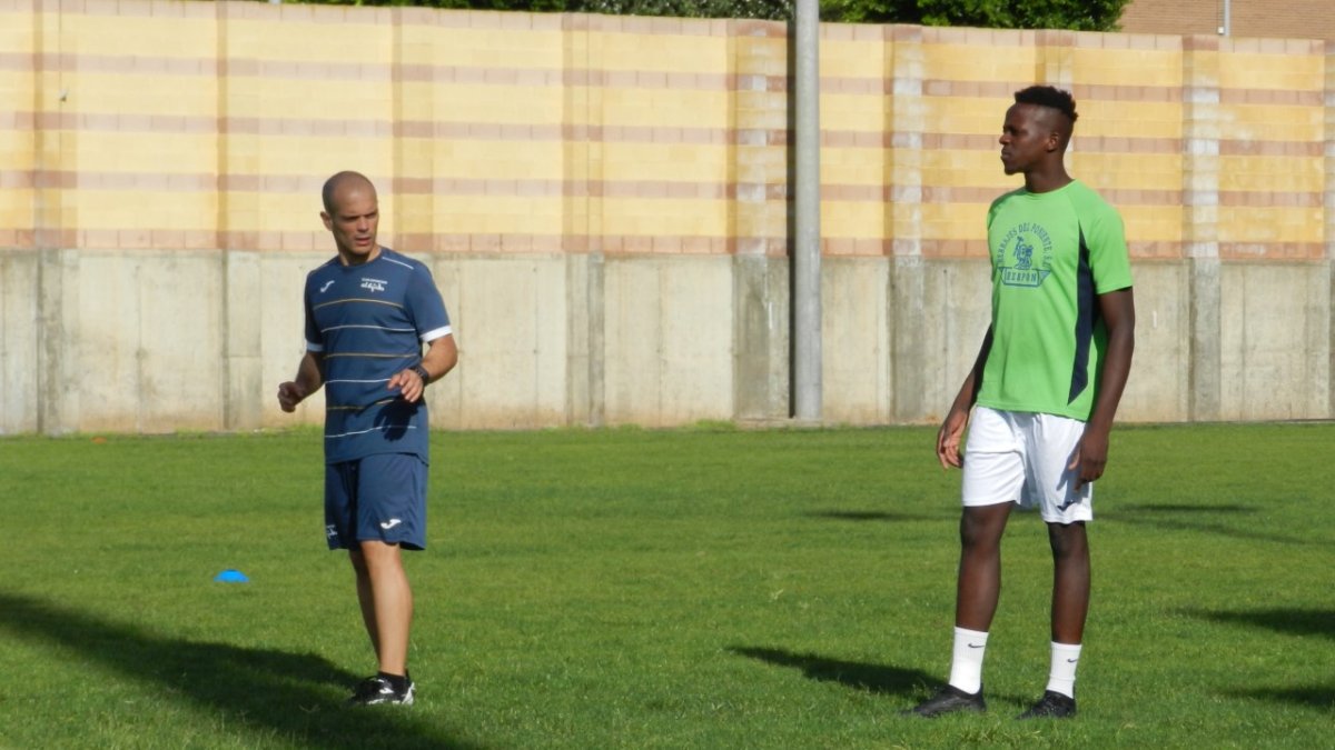 Admonio junto a javi Suárez.