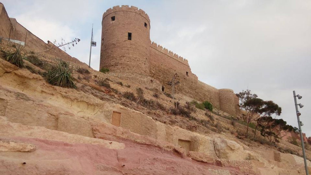Explanada de las cuevas del Mesón Gitano